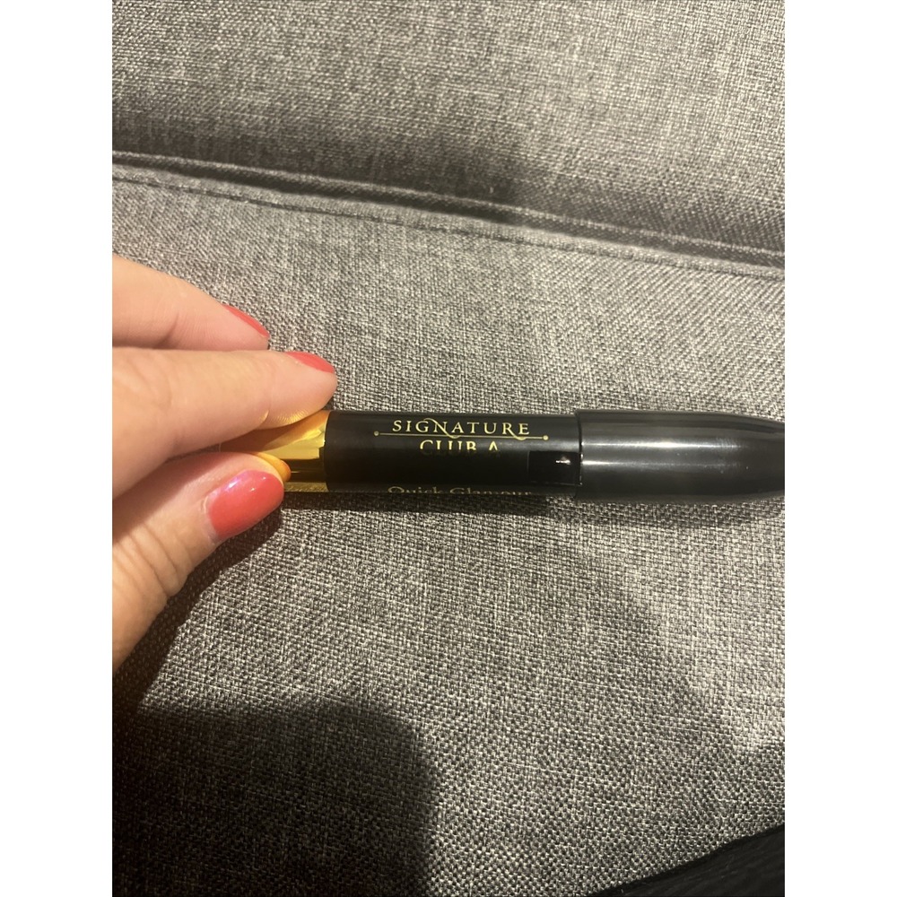 Signature Club A Quick Glamour Eyeshadow Pencil .10oz/ 2.8g 215248 -bronze Gold